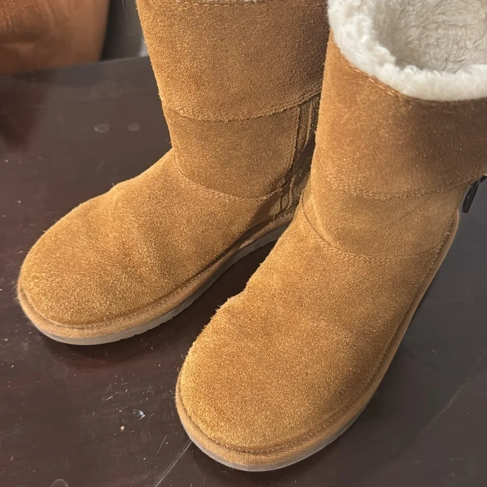 Koolaburra by Ugg Cozy Brown Zip Boots with Faux Fur Lining kids 2